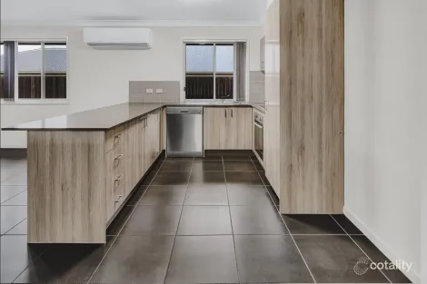 Property photo of 10 Milbrook Crescent Pimpama QLD 4209