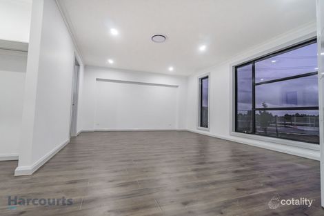 Property photo of 21 Mountaineer Drive Roxburgh Park VIC 3064
