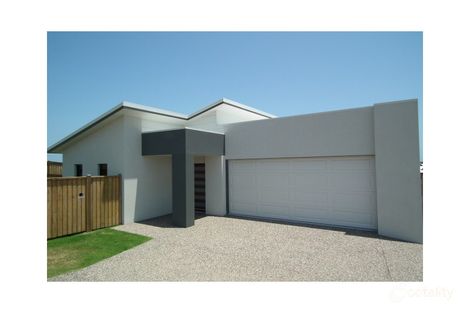Property photo of 14 Bronte Place Urraween QLD 4655