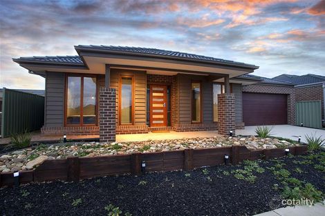 Property photo of 19 Lambertia Loop Caroline Springs VIC 3023