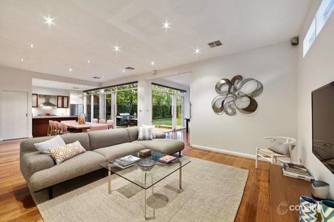 Property photo of 2 Eumeralla Road Caulfield South VIC 3162