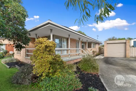 10 MEANDERRI DR, INVERLOCH, VIC 3996