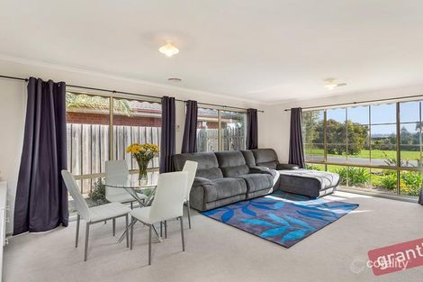 Property photo of 8 Menindee Terrace Narre Warren South VIC 3805