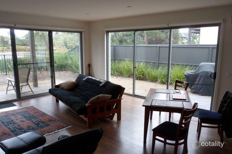 Property photo of 11/1-5 The Close Caroline Springs VIC 3023