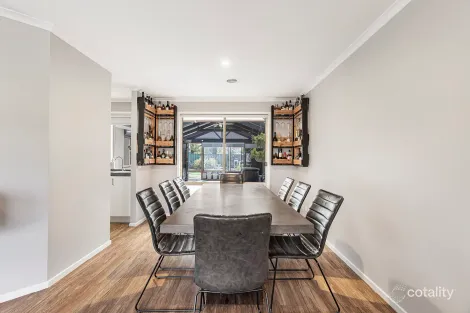 Property photo of 5 Loddon Close Caroline Springs VIC 3023