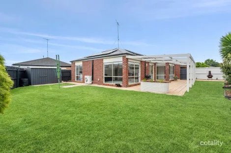 Property photo of 15 Nivek Court St Albans Park VIC 3219