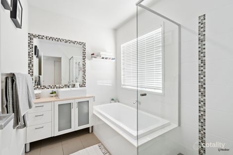 1/29 Binya Ave, Coolangatta, QLD 4225