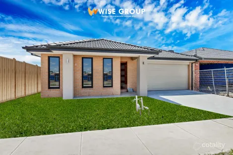 4 JANICE ST, OFFICER, VIC 3809