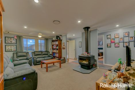 Property photo of 2 Gregory Close Westdale NSW 2340