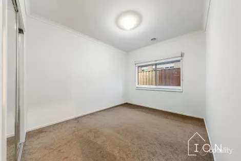 Property photo of 10 Athletic Circuit Clyde VIC 3978