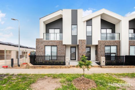 11 Stonefox Cct, Clyde North, VIC 3978