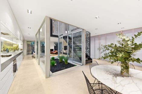 Property photo of 32 Lily Street Seddon VIC 3011