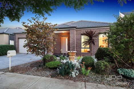 7 Daly Cct, Caroline Springs, VIC 3023