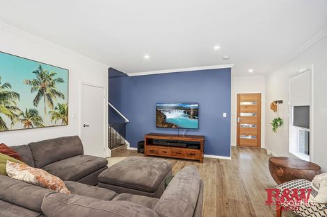 Property photo of 2/160 Daintree Drive Albion Park NSW 2527