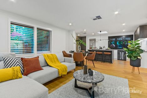 Property photo of 9 Robert Court Croydon VIC 3136