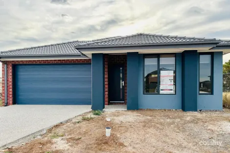 32 Bluebottle Pde, Rockbank, VIC 3335