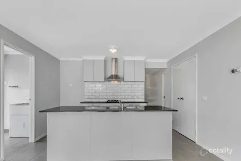 Property photo of 13 Swainson Close Tarneit VIC 3029