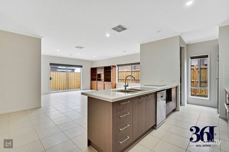 Property photo of 30 Scottsmith Crescent Truganina VIC 3029