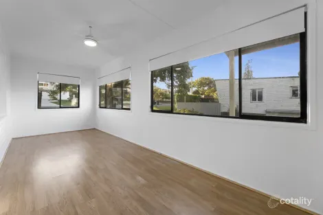 Property photo of 31 Echlin Street Labrador QLD 4215