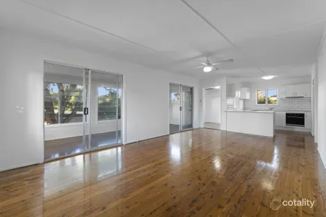 Property photo of 31 Echlin Street Labrador QLD 4215