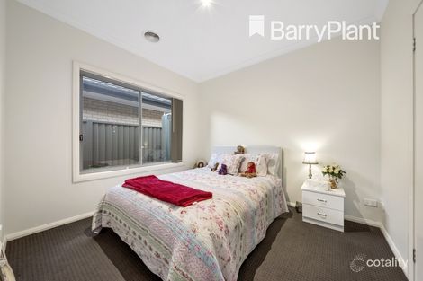 Property photo of 35 Cormorant Parade Pakenham VIC 3810