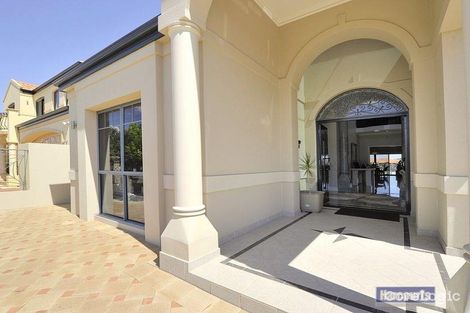 Property photo of 21 Finistere Island Retreat Halls Head WA 6210