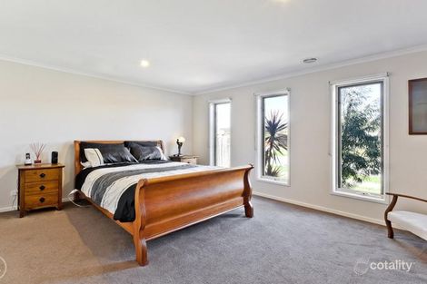 Property photo of 15 Kumara Circuit South Morang VIC 3752