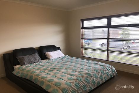 Property photo of 10 Compton Way Clyde North VIC 3978