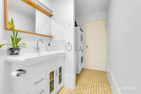 Property photo of 1/133 Central Avenue Indooroopilly QLD 4068