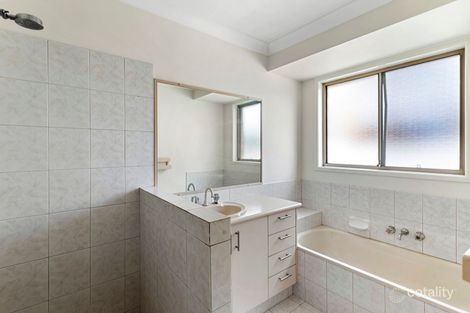 Property photo of 11 Seaview Parade Elanora QLD 4221