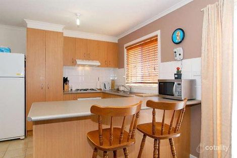 Property photo of 3 Taldra Place Cranbourne West VIC 3977