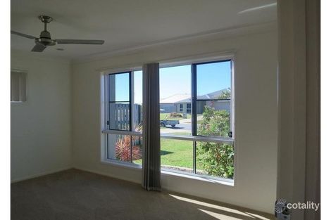 Property photo of 39 Coogee Terrace Blacks Beach QLD 4740