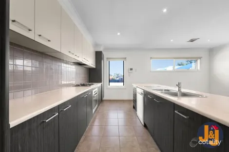Property photo of 4A Centennial Park Drive Craigieburn VIC 3064