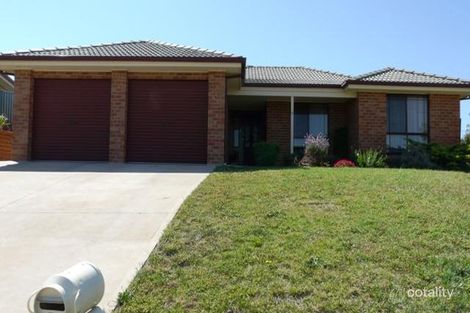 4 Hassall Gr, Kelso, NSW 2795
