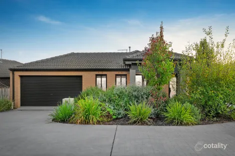 16 Coach Cct, Pakenham, VIC 3810