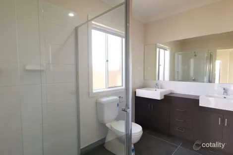 Property photo of 24 Octagonal Street Cranbourne East VIC 3977