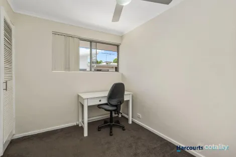 Property photo of 4/68 Pembroke Road Coorparoo QLD 4151