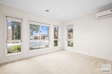 Property photo of 44 Eloura Circuit Taylors Hill VIC 3037