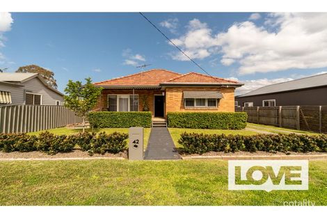 42 Fourth St, Boolaroo, NSW 2284