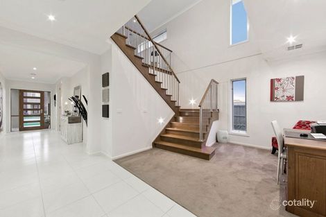 Property photo of 9 Edgewater Drive Keysborough VIC 3173
