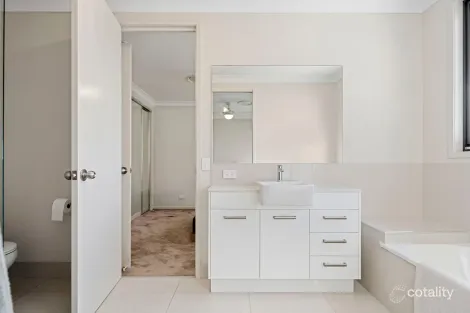 Property photo of 6/10-12 Bainbridge Street Ormiston QLD 4160
