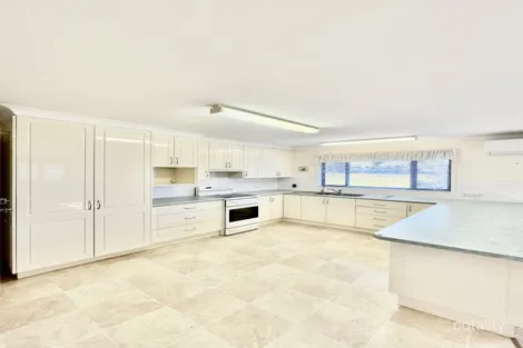 Property photo of 4 Woolcott Close Taree NSW 2430