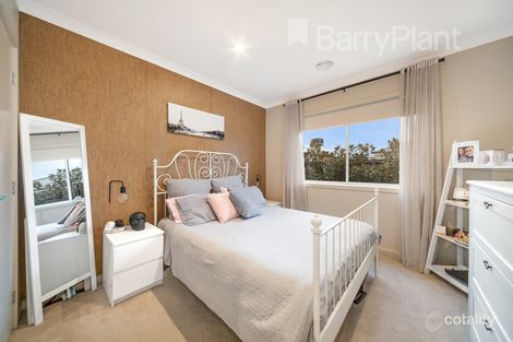 Property photo of 20 Fintona Crescent Cranbourne West VIC 3977