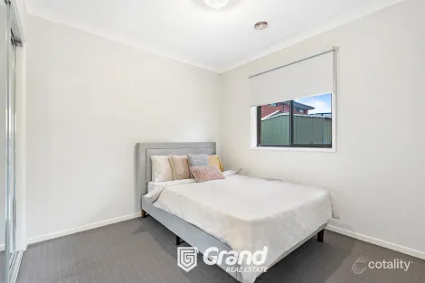 Property photo of 43 Crepe Avenue Cranbourne West VIC 3977