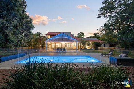 2 Coachmans Pl, Roleystone, WA 6111