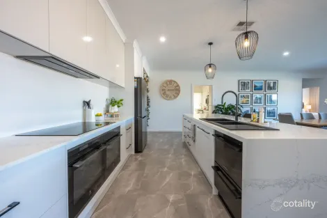 Property photo of 4 Spinnaker Court Wallaroo SA 5556