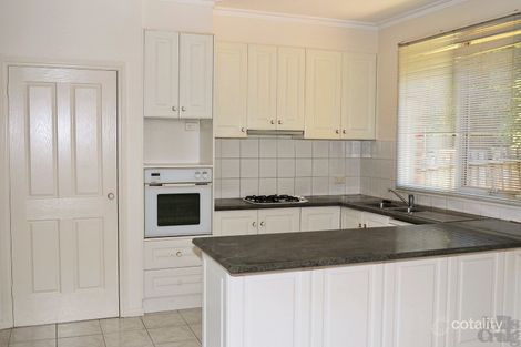 Property photo of 2/96 Victoria Crescent Mont Albert VIC 3127