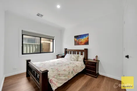 Property photo of 28 Bronze Street Tarneit VIC 3029
