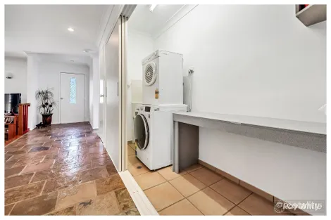 Property photo of 33-35 Hendy Drive Glenlee QLD 4711