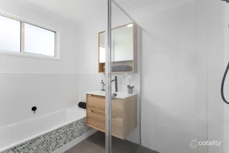 Property photo of 2 Somerset Drive Deception Bay QLD 4508